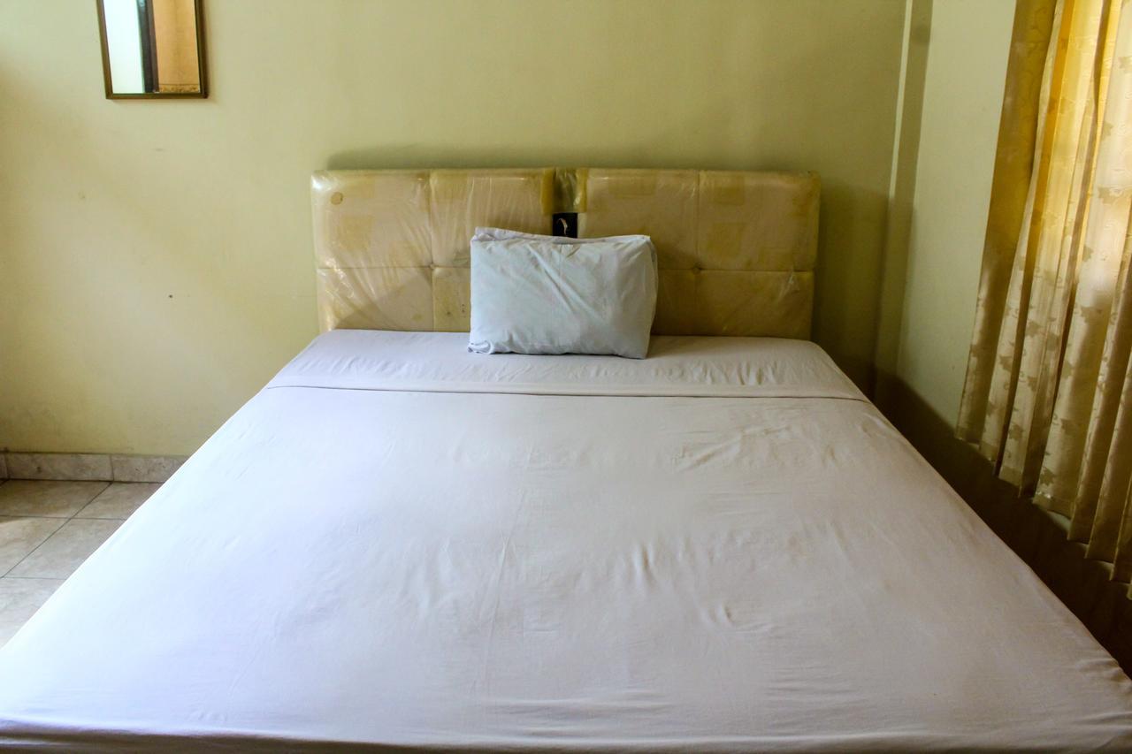 Lolo Beach Inn Легиан Екстериор снимка