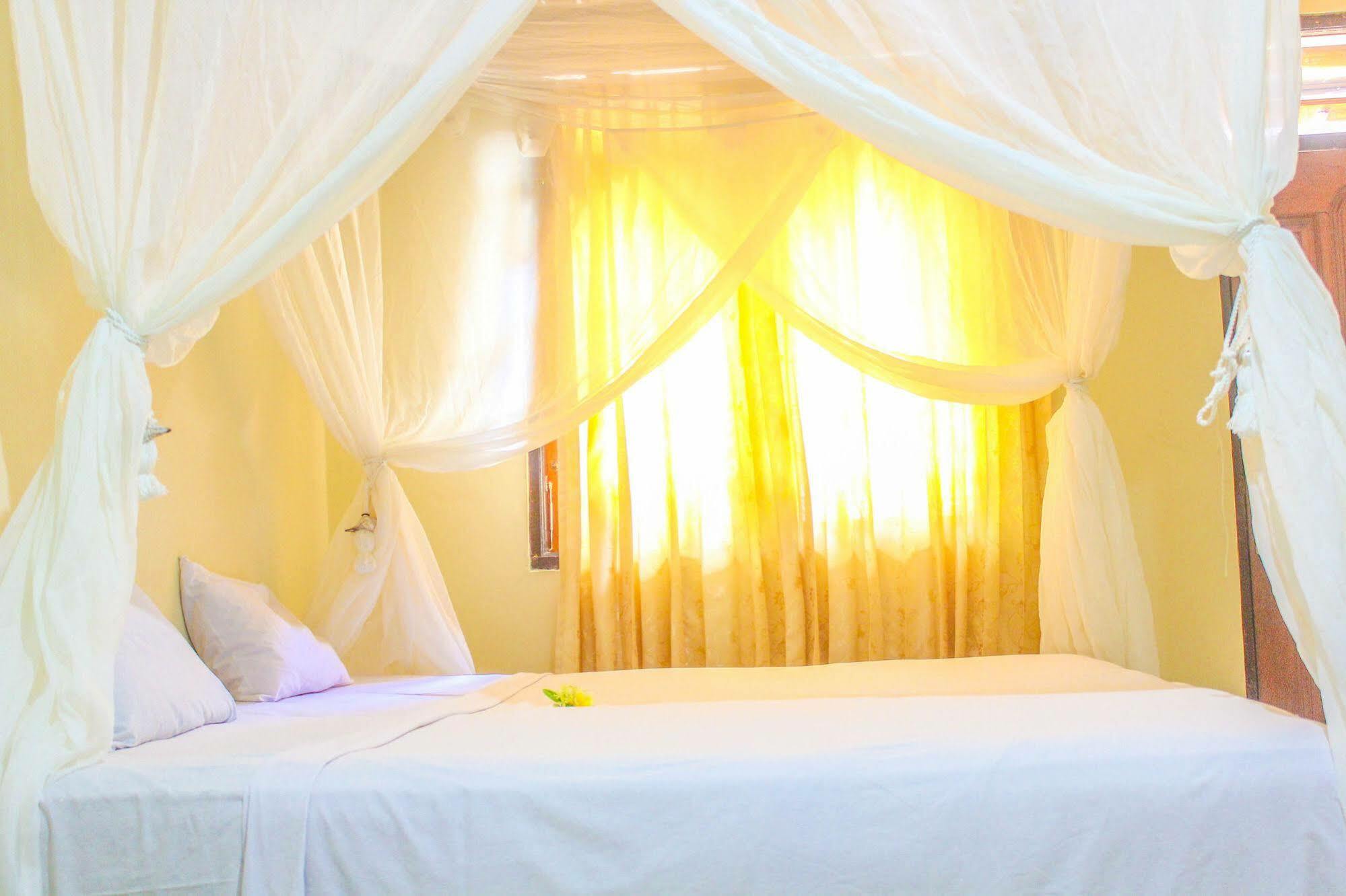 Lolo Beach Inn Легиан Екстериор снимка