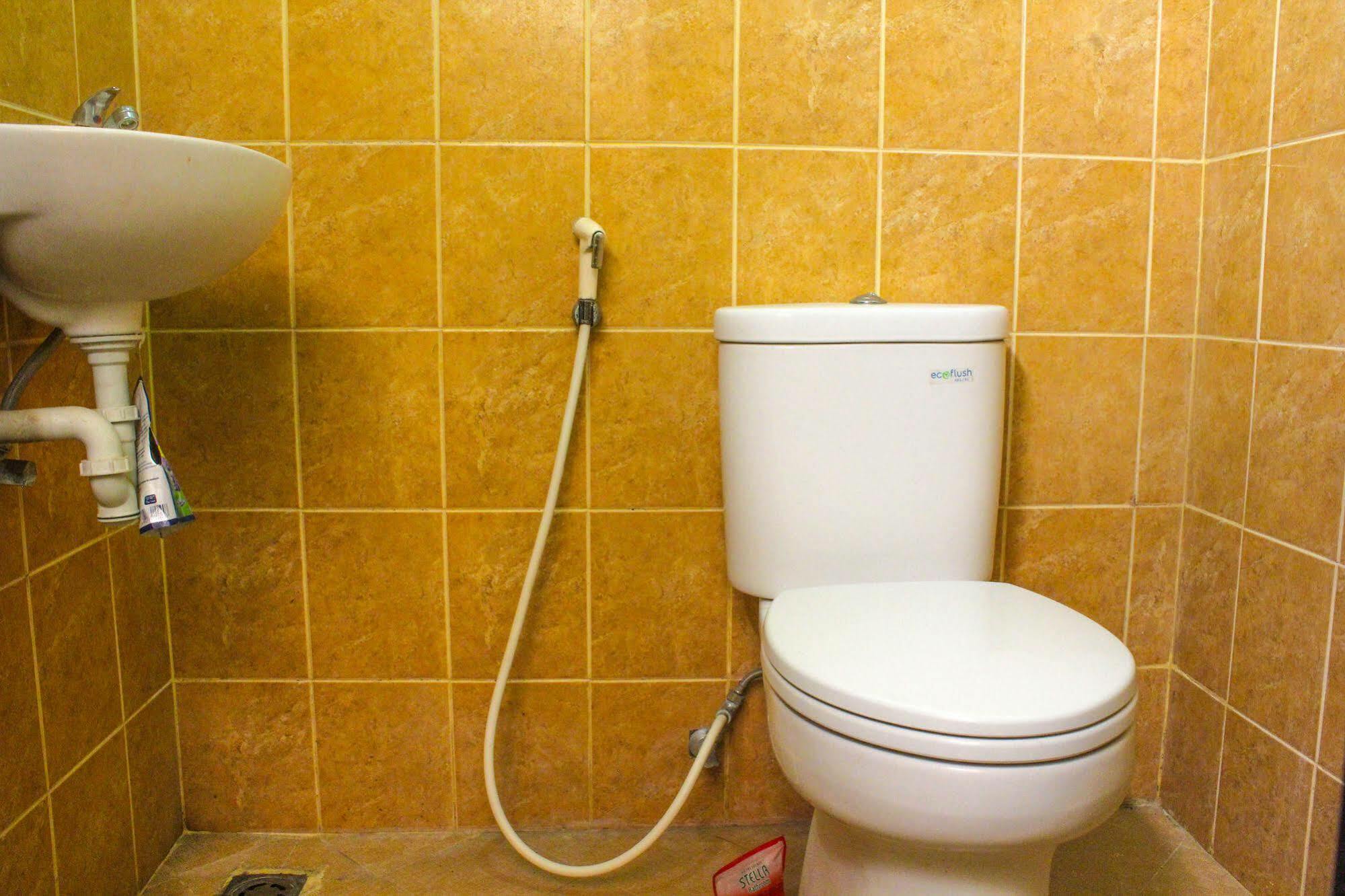 Lolo Beach Inn Легиан Екстериор снимка