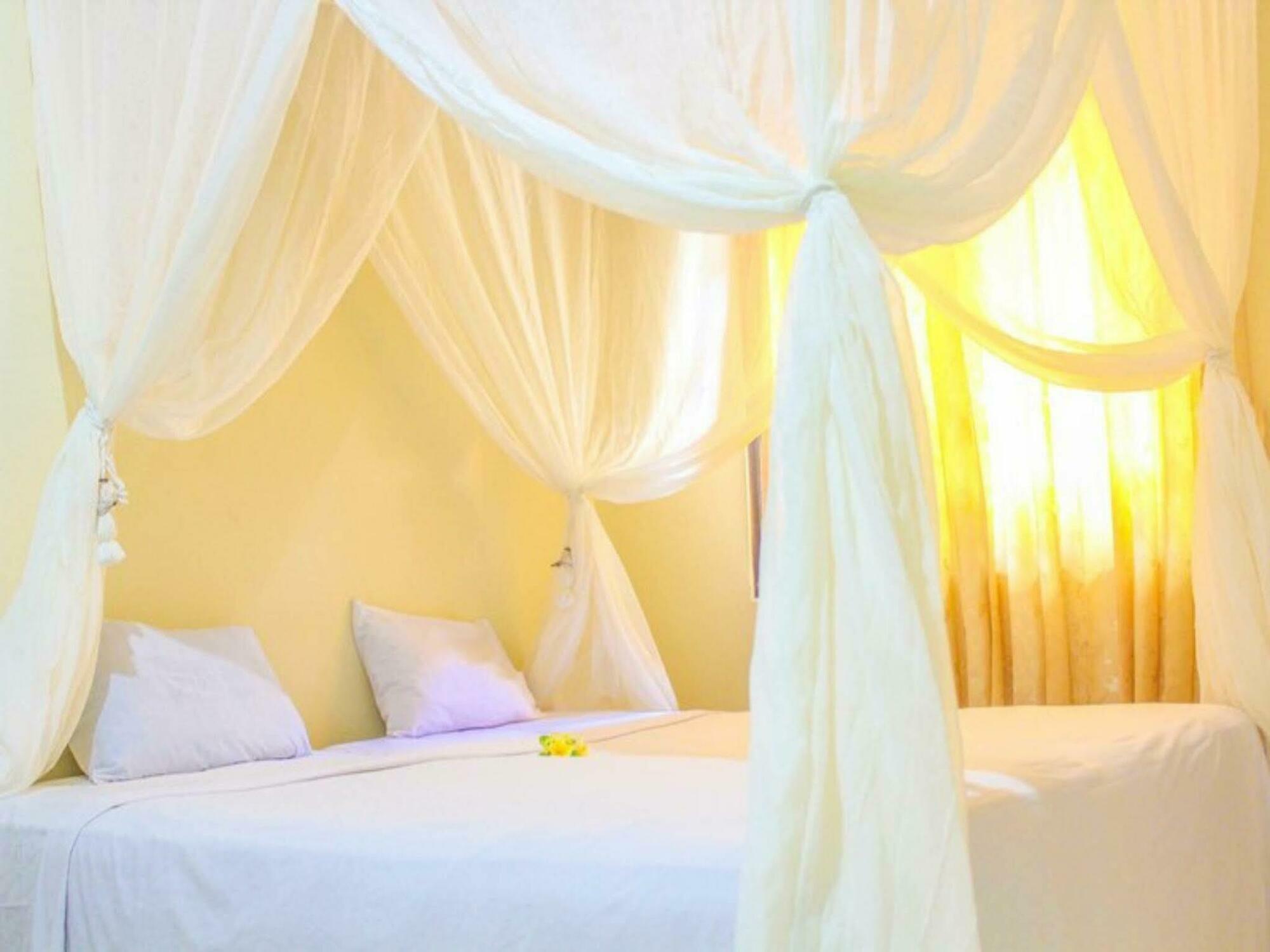 Lolo Beach Inn Легиан Екстериор снимка