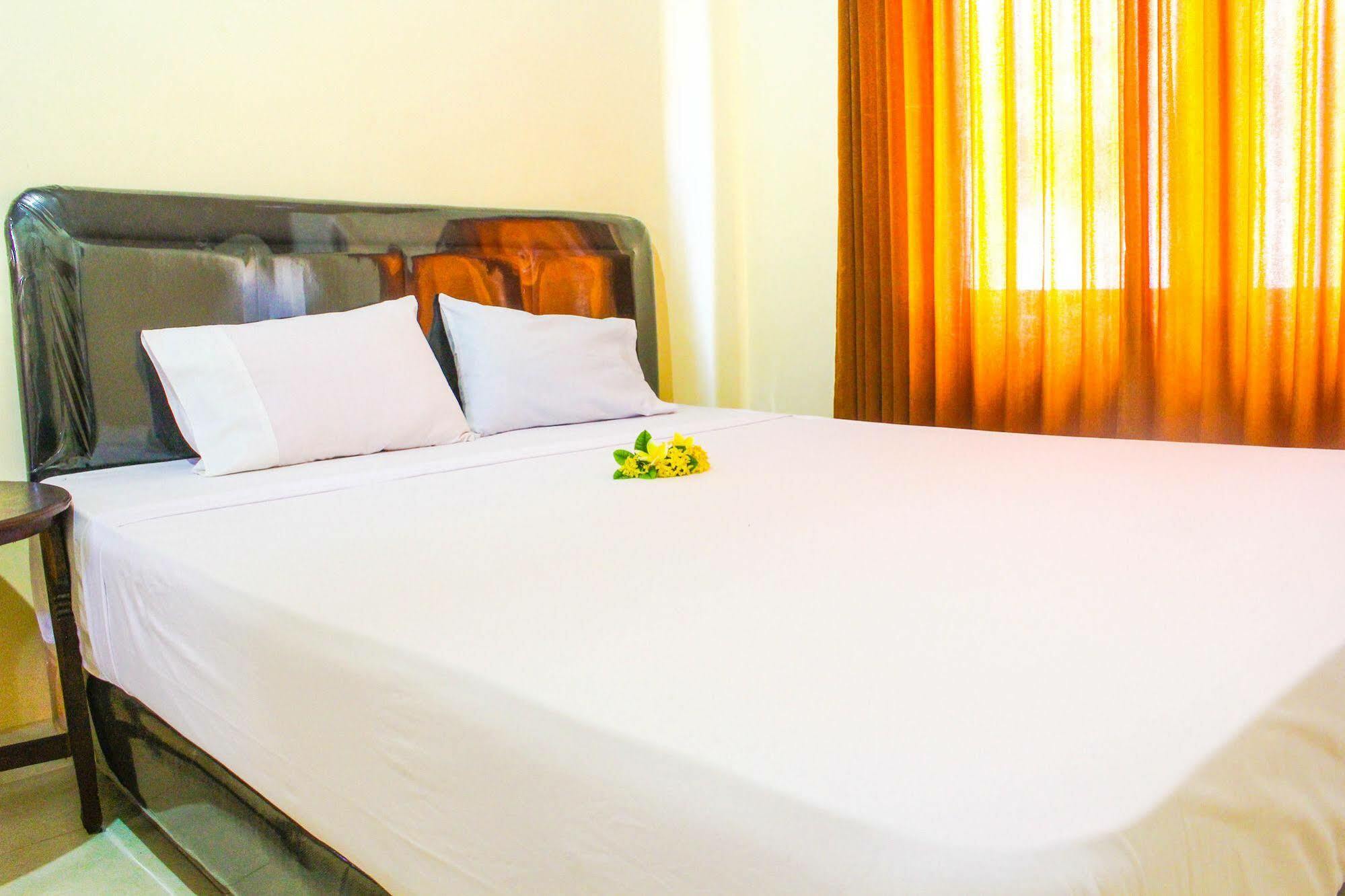 Lolo Beach Inn Легиан Екстериор снимка