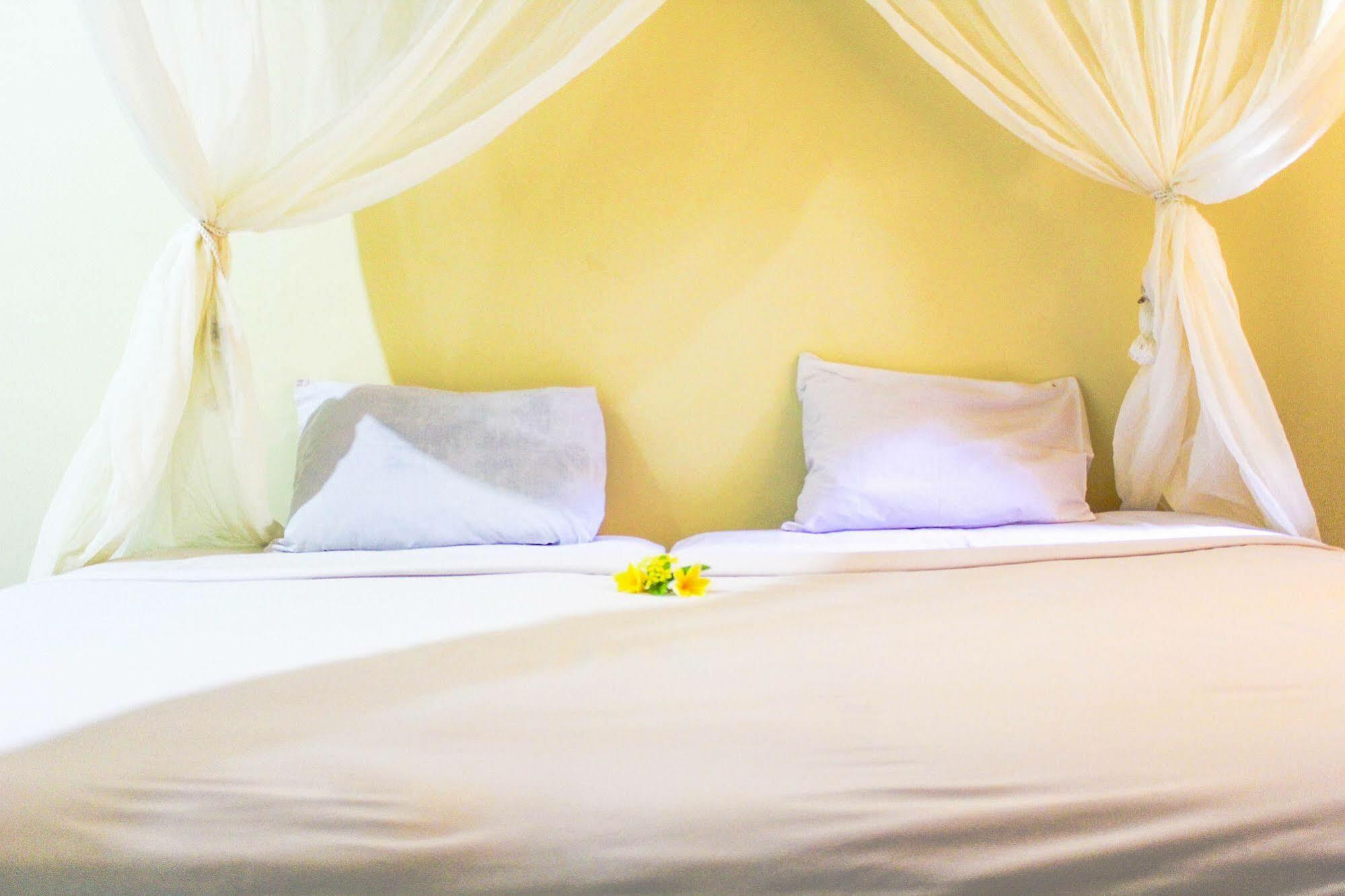 Lolo Beach Inn Легиан Екстериор снимка