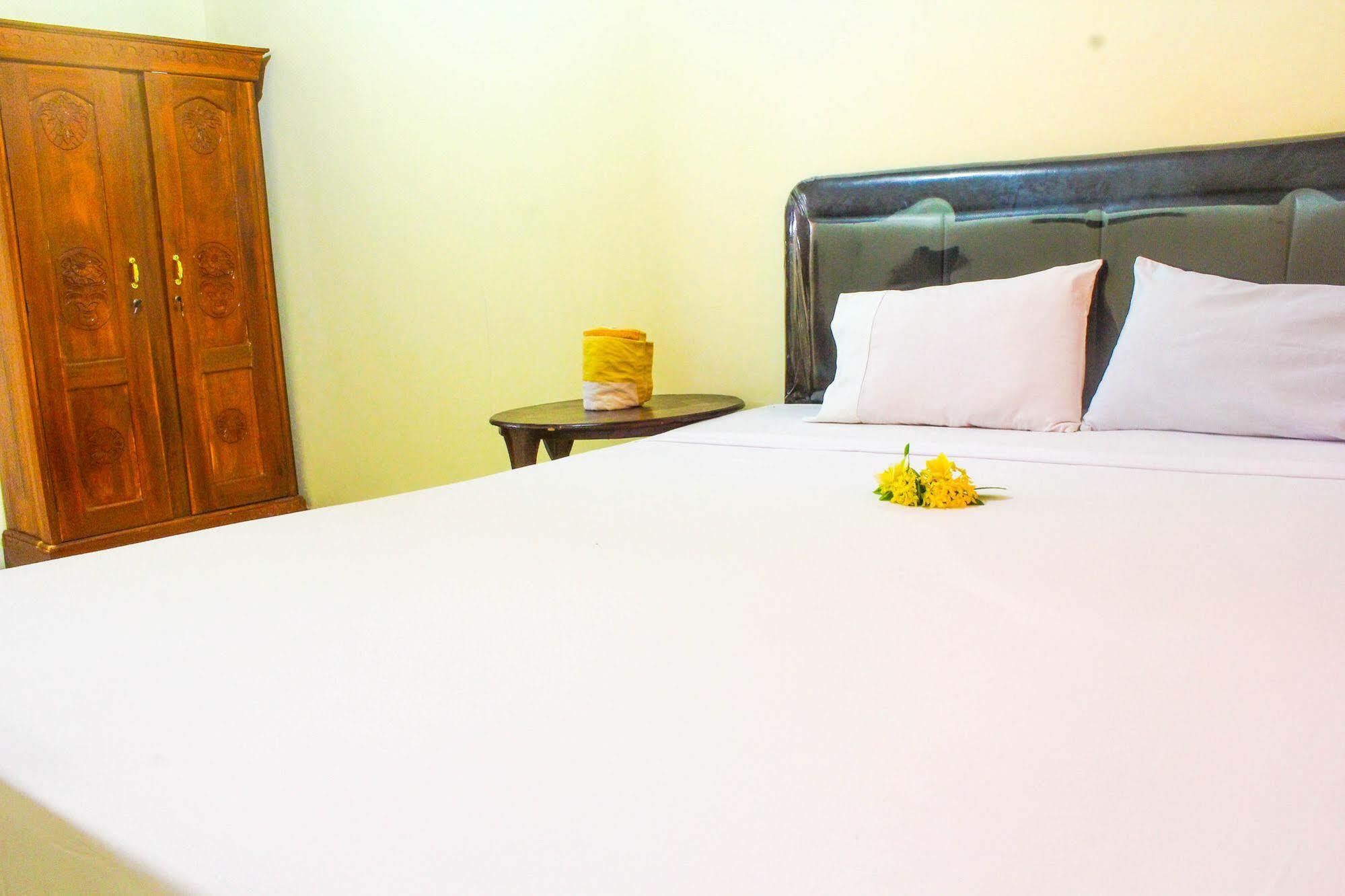 Lolo Beach Inn Легиан Екстериор снимка