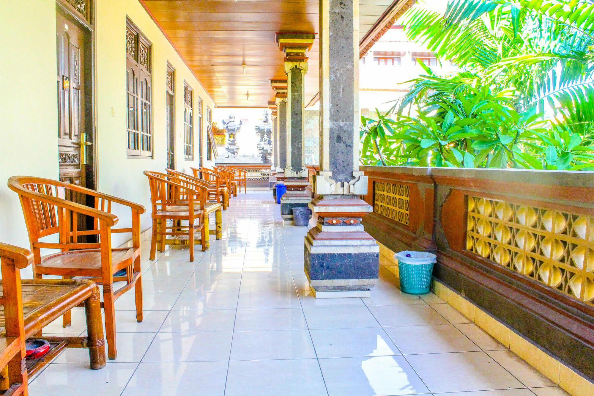 Lolo Beach Inn Легиан Екстериор снимка